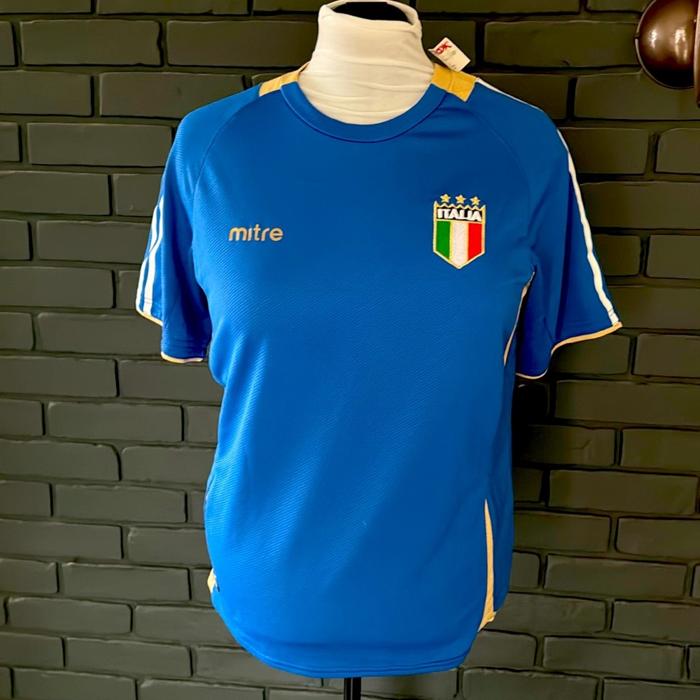 Mitre Italia new royal blue men’s small sports t-shirt.